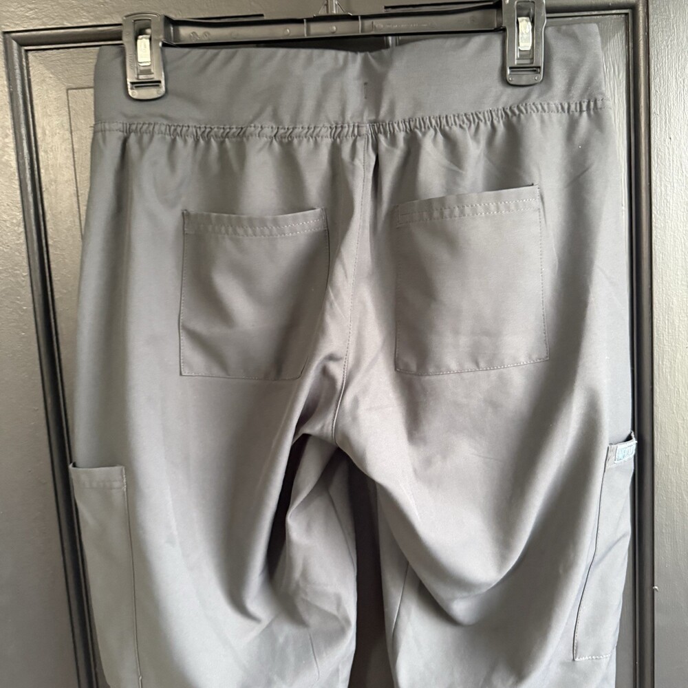 Med Couture Insight Gray Jogger Scrubs Medium Petite Pants EUC - Picture 8 of 10